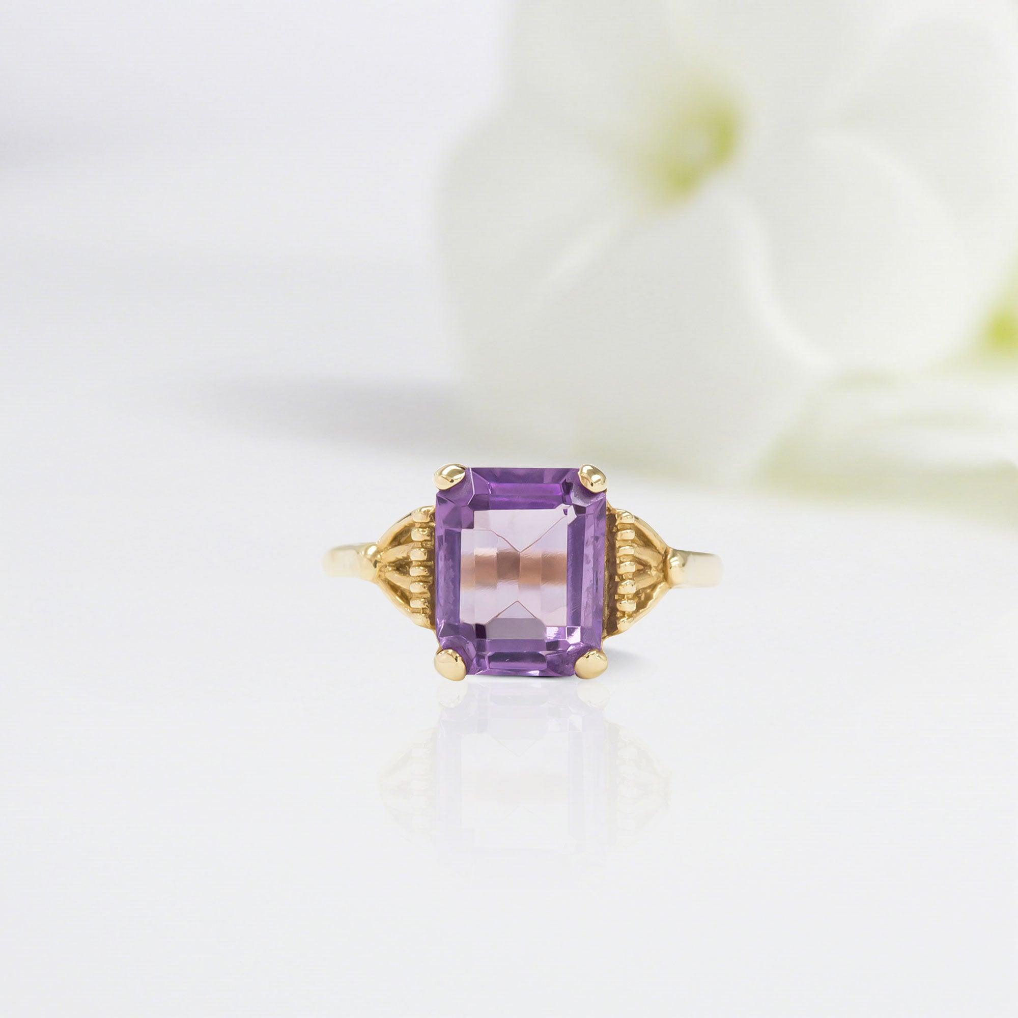 Classical Emerald Shaped Amethyst Wedding Ring Band Yellow Gold Royal Velvet Amethyst Engagement Ring Curved Wedding Band Anniversary Rings For Women - Loveden Jewelry